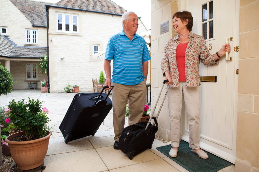 200916rich_sue-and-mike-kerton-at-the-front-door-300dpi