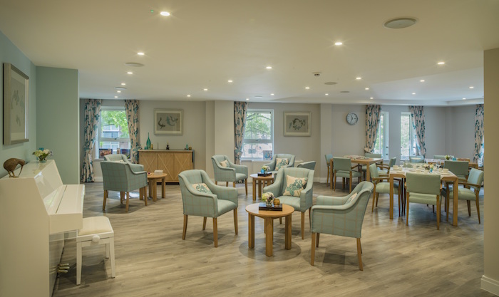 16-11-lifecare-residences-albert-suites-dining-area